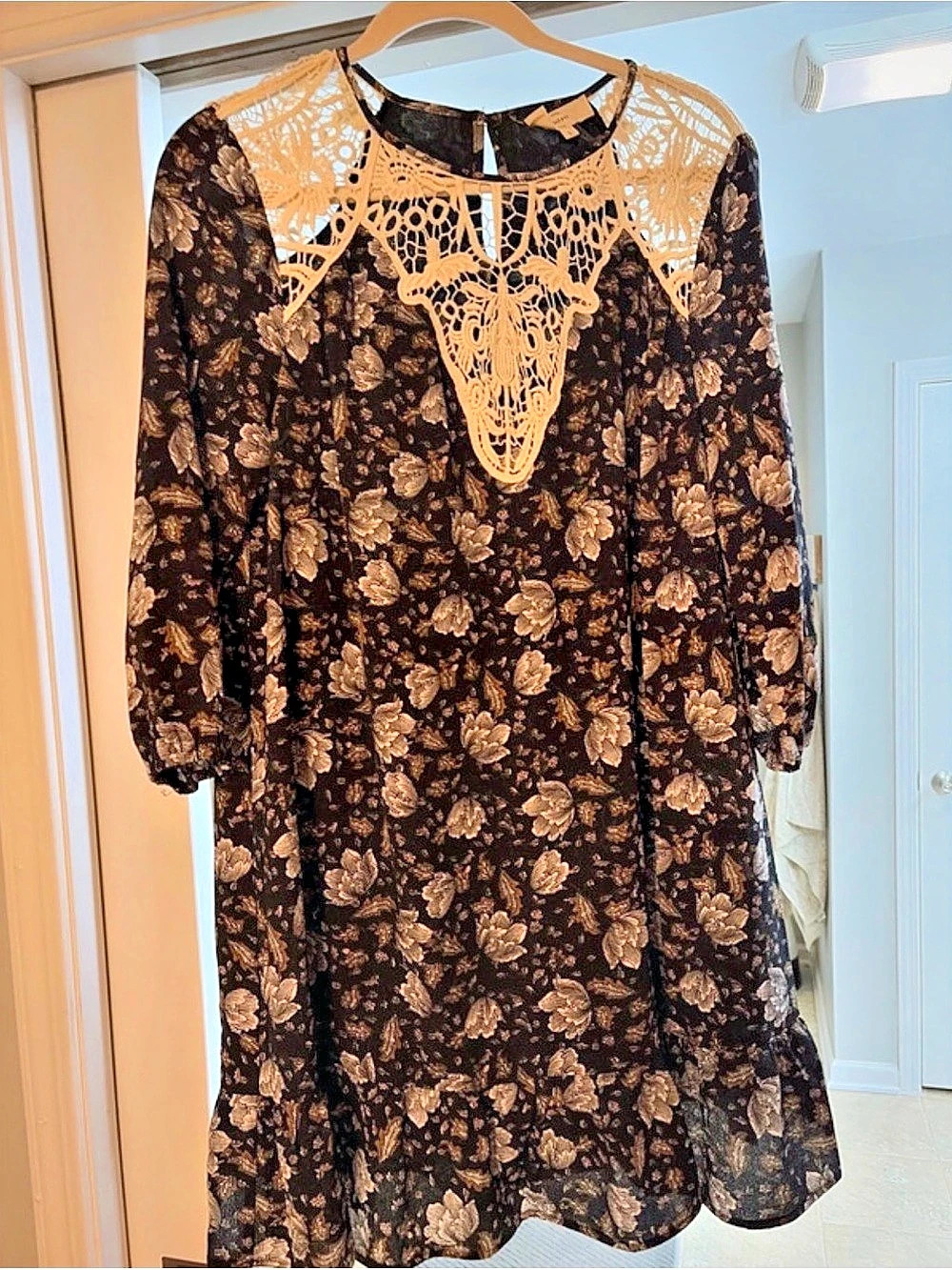 Entro Floral Lace Neck Dress in Black & Cream Size Small